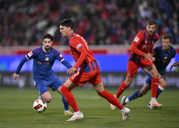 Zweikampf, Aktion Mathias Honsak 1. FC Heidenheim 1846 FCH (17) gegen Semih Sahin 1. FC Kaiserslautern FCK (08) 1. FC Heidenheim 1846 FCH vs 1. FC Kaiserslautern 09.10..2026 DFL REGULATIONS PROHIBIT ANY USE OF PHOTOGRAPHS AS IMAGE SEQUENCES AND OR QUASI-VIDEO 1. FC Heidenheim 1846 FCH vs 1. FC Kaiserslautern