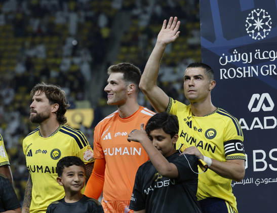 Al Nassr v Al Draih - Saudi Pro League RIYADH, SAUDI ARABIA - OCTOBER 9: Cristiano Ronaldo (R) of Al-Nassr greets the fans ahead of the Saudi Pro League (SPL) match between Al Nassr and Al Draih at the King Saud University Stadium in Riyadh, Saudi Arabia on October 9, 2026. Mohammed Saad Anadolu Riyadh Saudi Arabia. Editorial use only. Please get in touch for any other usage.  Copyright: x2026xAnadoluxMohammedxSaadx