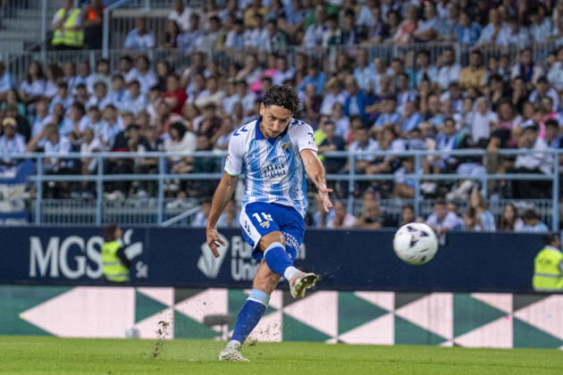 MALAGA, SPAIN - OCTOBER 9: Pablo Martinez (N18) shots to the crossbar during La Liga match between Malaga and RCD Espanyol at the Estadio de la Rosaleda on the 9th of October, 2026 in Malaga, Spain Copyright: xAndresxLopezxSheridanxx xSPPx Sportspressphoto_SPR249879