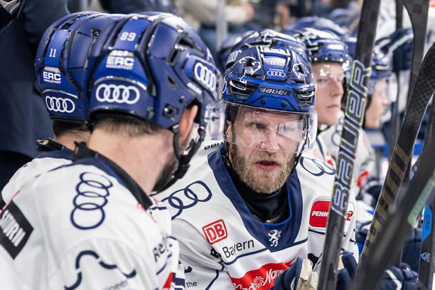 Daniel Pietta (ERC Ingolstadt, 86) auf der Bank Portrait Portraet GER, EHC Red Bull Muenchen vs. ERC Ingolstadt, DEL, Saison 2026 2027, 7. Spieltag, 09.10.2026. Foto: HMB Media Franz Feiner Copyright: HMBxMedia FranzxFeiner