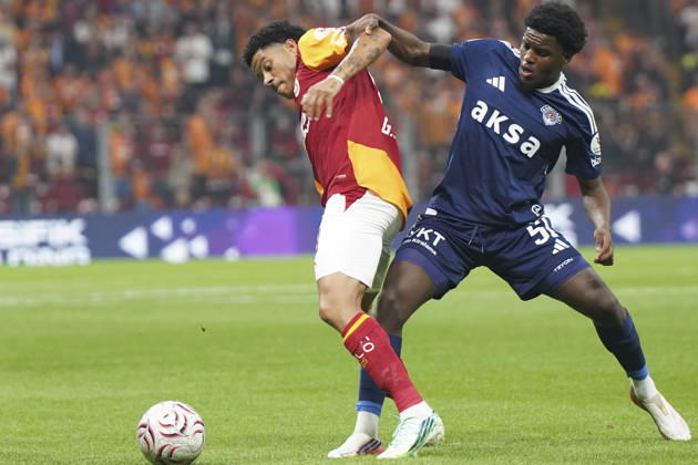ISTANBUL, TURKEY - OCTOBER 9: Gabriel Sara (L) of Galatasaray and Elson Mendes (R) of Kasimpasa during the Trendyol Turkish Super League match between Galatasaray SK and Kasimpasa at Rams Park Stadium on October 9, 2026 in Istanbul, Turkey. Istanbul Rams Park Stadium Turkey Copyright: xSeskimphotox GSaray-Kasimpasa-1010 (168)