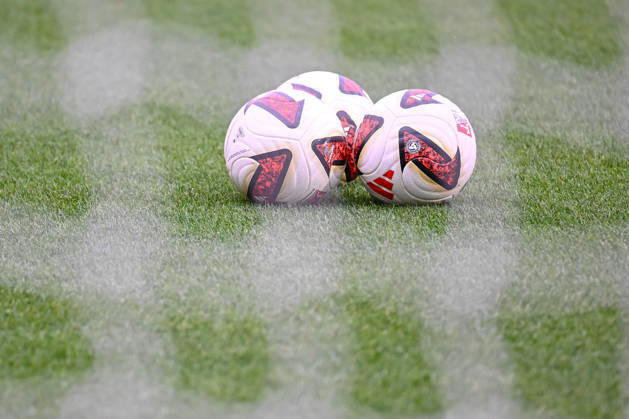 Spielbaelle waehrend des spiels der 2. Bundesliga zwischen 1. FC Heidenheim und 1. FC Kaiserslautern, Voith-Arena am 09. October 2026 in Heidenheim an der Brenz, Deutschland. (Foto von Harry Langer DeFodi Images) +++ official matchballs during the 2nd Bundesliga match between 1. FC Heidenheim and 1. FC Kaiserslautern at Voith-Arena on October 9, 2026 in Heidenheim an der Brenz, Germany. (Photo by Harry Langer DeFodi Images) DFB DFL REGULATIONS PROHIBIT ANY USE OF PHOTOGRAPHS AS IMAGE SEQUENCES AND OR QUASI-VIDEO. (Photo by Harry Langer DeFodi Images) DFB DFL REGULATIONS PROHIBIT ANY USE OF PHOTOGRAPHS AS IMAGE SEQUENCES AND OR QUASI-VIDEO. -