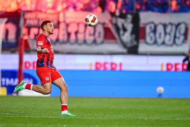 Oualid Mhamdi (1. FC Heidenheim 1846) in Aktion, am Ball, Einzelaktion waehrend des spiels der 2. Bundesliga zwischen 1. FC Heidenheim und 1. FC Kaiserslautern, Voith-Arena am 09. October 2026 in Heidenheim an der Brenz, Deutschland. (Foto von Harry Langer DeFodi Images) +++ Oualid Mhamdi (1. FC Heidenheim 1846) controls the Ball during the 2nd Bundesliga match between 1. FC Heidenheim and 1. FC Kaiserslautern at Voith-Arena on October 9, 2026 in Heidenheim an der Brenz, Germany. (Photo by Harry Langer DeFodi Images) DFB DFL REGULATIONS PROHIBIT ANY USE OF PHOTOGRAPHS AS IMAGE SEQUENCES AND OR QUASI-VIDEO. (Photo by Harry Langer DeFodi Images) DFB DFL REGULATIONS PROHIBIT ANY USE OF PHOTOGRAPHS AS IMAGE SEQUENCES AND OR QUASI-VIDEO. -