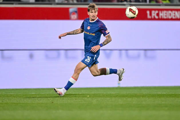 Paul Joly (1. FC Kaiserslautern) in Aktion, am Ball, Einzelaktion waehrend des spiels der 2. Bundesliga zwischen 1. FC Heidenheim und 1. FC Kaiserslautern, Voith-Arena am 09. October 2026 in Heidenheim an der Brenz, Deutschland. (Foto von Harry Langer DeFodi Images) +++ Paul Joly (1. FC Kaiserslautern) controls the Ball during the 2nd Bundesliga match between 1. FC Heidenheim and 1. FC Kaiserslautern at Voith-Arena on October 9, 2026 in Heidenheim an der Brenz, Germany. (Photo by Harry Langer DeFodi Images) DFB DFL REGULATIONS PROHIBIT ANY USE OF PHOTOGRAPHS AS IMAGE SEQUENCES AND OR QUASI-VIDEO. (Photo by Harry Langer DeFodi Images) DFB DFL REGULATIONS PROHIBIT ANY USE OF PHOTOGRAPHS AS IMAGE SEQUENCES AND OR QUASI-VIDEO. -