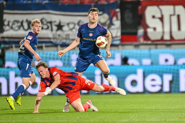 Mikkel Kaufmann (1. FC Heidenheim 1846) und Jacob Rasmussen (1. FC Kaiserslautern) im Zweikampf waehrend des spiels der 2. Bundesliga zwischen 1. FC Heidenheim und 1. FC Kaiserslautern, Voith-Arena am 09. October 2026 in Heidenheim an der Brenz, Deutschland. (Foto von Harry Langer DeFodi Images) +++ Mikkel Kaufmann (1. FC Heidenheim 1846) und Jacob Rasmussen (1. FC Kaiserslautern) battle for the ball during the 2nd Bundesliga match between 1. FC Heidenheim and 1. FC Kaiserslautern at Voith-Arena on October 9, 2026 in Heidenheim an der Brenz, Germany. (Photo by Harry Langer DeFodi Images) DFB DFL REGULATIONS PROHIBIT ANY USE OF PHOTOGRAPHS AS IMAGE SEQUENCES AND OR QUASI-VIDEO. (Photo by Harry Langer DeFodi Images) DFB DFL REGULATIONS PROHIBIT ANY USE OF PHOTOGRAPHS AS IMAGE SEQUENCES AND OR QUASI-VIDEO. -