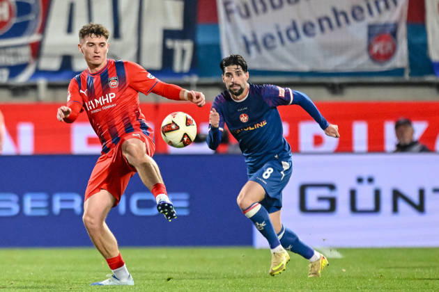 Paul Hennrich (1. FC Heidenheim 1846) und Semih Åžahin (1. FC Kaiserslautern) im Zweikampf waehrend des spiels der 2. Bundesliga zwischen 1. FC Heidenheim und 1. FC Kaiserslautern, Voith-Arena am 09. October 2026 in Heidenheim an der Brenz, Deutschland. (Foto von Harry Langer DeFodi Images) +++ Paul Hennrich (1. FC Heidenheim 1846) und Semih Åžahin (1. FC Kaiserslautern) battle for the ball during the 2nd Bundesliga match between 1. FC Heidenheim and 1. FC Kaiserslautern at Voith-Arena on October 9, 2026 in Heidenheim an der Brenz, Germany. (Photo by Harry Langer DeFodi Images) DFB DFL REGULATIONS PROHIBIT ANY USE OF PHOTOGRAPHS AS IMAGE SEQUENCES AND OR QUASI-VIDEO. (Photo by Harry Langer DeFodi Images) DFB DFL REGULATIONS PROHIBIT ANY USE OF PHOTOGRAPHS AS IMAGE SEQUENCES AND OR QUASI-VIDEO. -