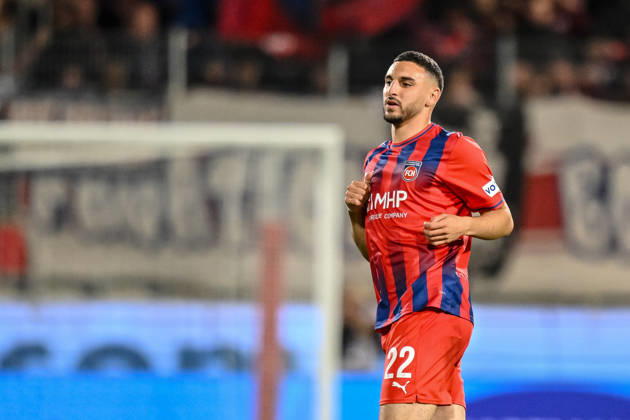 Oualid Mhamdi (1. FC Heidenheim 1846) Schaut waehrend des spiels der 2. Bundesliga zwischen 1. FC Heidenheim und 1. FC Kaiserslautern, Voith-Arena am 09. October 2026 in Heidenheim an der Brenz, Deutschland. (Foto von Harry Langer DeFodi Images) +++ Oualid Mhamdi (1. FC Heidenheim 1846) Looks on during the 2nd Bundesliga match between 1. FC Heidenheim and 1. FC Kaiserslautern at Voith-Arena on October 9, 2026 in Heidenheim an der Brenz, Germany. (Photo by Harry Langer DeFodi Images) DFB DFL REGULATIONS PROHIBIT ANY USE OF PHOTOGRAPHS AS IMAGE SEQUENCES AND OR QUASI-VIDEO. (Photo by Harry Langer DeFodi Images) DFB DFL REGULATIONS PROHIBIT ANY USE OF PHOTOGRAPHS AS IMAGE SEQUENCES AND OR QUASI-VIDEO. -