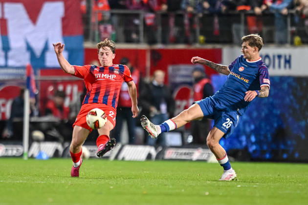Michael Heule (1. FC Heidenheim 1846) und Paul Joly (1. FC Kaiserslautern) im Zweikampf waehrend des spiels der 2. Bundesliga zwischen 1. FC Heidenheim und 1. FC Kaiserslautern, Voith-Arena am 09. October 2026 in Heidenheim an der Brenz, Deutschland. (Foto von Harry Langer DeFodi Images) +++ Michael Heule (1. FC Heidenheim 1846) und Paul Joly (1. FC Kaiserslautern) battle for the ball during the 2nd Bundesliga match between 1. FC Heidenheim and 1. FC Kaiserslautern at Voith-Arena on October 9, 2026 in Heidenheim an der Brenz, Germany. (Photo by Harry Langer DeFodi Images) DFB DFL REGULATIONS PROHIBIT ANY USE OF PHOTOGRAPHS AS IMAGE SEQUENCES AND OR QUASI-VIDEO. (Photo by Harry Langer DeFodi Images) DFB DFL REGULATIONS PROHIBIT ANY USE OF PHOTOGRAPHS AS IMAGE SEQUENCES AND OR QUASI-VIDEO. -