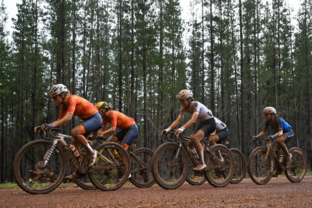 2026 UCI Gravel World Championships Picture by Zac Williams SWpix.com - 10 10 2026 - Cycling - 2026 UCI Gravel World Championships - Nannup, Western Australia, Australia - Women™s Elite - Larissa Hartog (Netherlands), Rosa Klöser (Germany) Copyright: x xSWpix.comx(t axPhotographyxHubxLtd)xZacxWilliams SWpix.comx SWP-3030-24106