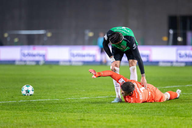 Morten Behrens (SC Preussen Muenster, 01) liegt am Boden und Antonio Tikvic (SC Preussen Muenster, 04) ist bei ihm GER, SC Preussen Muenster vs. Rot-Weiss Essen, Fussball, 3. Liga, 8. Spieltag, Spielzeit 2026 2027, 09.10.2026 DFL Regulations prohibit any use of photographers as image sequences and or quasi-video. GER, SC Preussen Muenster vs. Rot-Weiss Essen, Fussball, 3. Liga, 8. Spieltag, Spielzeit 2026 2027, 09.10.2026 Muenster Copyright: xEibner-Pressefoto JanxRollingerx EP_JSK
