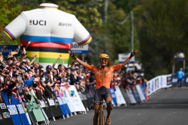 2026 UCI Gravel World Championships Picture by Zac Williams SWpix.com - 10 10 2026 - Cycling - 2026 UCI Gravel World Championships - Nannup, Western Australia, Australia - Women™s Elite - Marianne Vos (Netherlands) wins to become World Champion Copyright: x xSWpix.comx(t axPhotographyxHubxLtd)xZacxWilliams SWpix.comx SWP-3030-24123