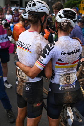 2026 UCI Gravel World Championships Picture by Zac Williams SWpix.com - 10 10 2026 - Cycling - 2026 UCI Gravel World Championships - Nannup, Western Australia, Australia - Women™s Elite - Rosa Klöser (Germany) after finishing second and Nele Laing (Germany) fourth Copyright: x xSWpix.comx(t axPhotographyxHubxLtd)xZacxWilliams SWpix.comx SWP-3030-24132