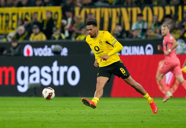 Felix Nmecha (Borussia Dortmund, 8) spielt den Ball. GER, Borussia Dortmund vs SV Werder Bremen, 1. Bundesliga, 5. Spieltag, Saison 2026-27, SIGNAL IDUNA PARK, Dortmund, 09.10.2026 DFL REGULATIONS PROHIBIT ANY USE OF PHOTOGRAPHS AS IMAGE SEQUENCES AND OR QUASI-VIDEO Borussia Dortmund vs SV Werder Bremen, 1. Bundesliga, 5. Spieltag, Saison 2026-27, 09.10.2026 Dortmund Copyright: xEibner-Pressefoto ScottxColemanx EP_SCN