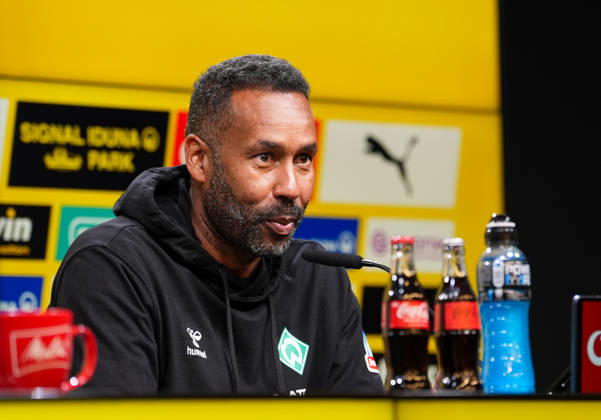 Daniel Thioune (SV Werder Bremen, Cheftrainer) spricht bei der Pressekonferenz nach dem Spiel mit den Medienvertretern. GER, Borussia Dortmund vs SV Werder Bremen, 1. Bundesliga, 5. Spieltag, Saison 2026-27, SIGNAL IDUNA PARK, Dortmund, 09.10.2026 DFL REGULATIONS PROHIBIT ANY USE OF PHOTOGRAPHS AS IMAGE SEQUENCES AND OR QUASI-VIDEO Borussia Dortmund vs SV Werder Bremen, 1. Bundesliga, 5. Spieltag, Saison 2026-27, 09.10.2026 Dortmund Copyright: xEibner-Pressefoto ScottxColemanx EP_SCN