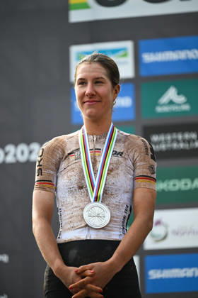 2026 UCI Gravel World Championships Picture by Zac Williams SWpix.com - 10 10 2026 - Cycling - 2026 UCI Gravel World Championships - Nannup, Western Australia, Australia - Women™s Elite Podium - Rosa Klöser (Germany) receiving the Silver Medal Copyright: x xSWpix.comx(t axPhotographyxHubxLtd)xZacxWilliams SWpix.comx SWP-3030-24171