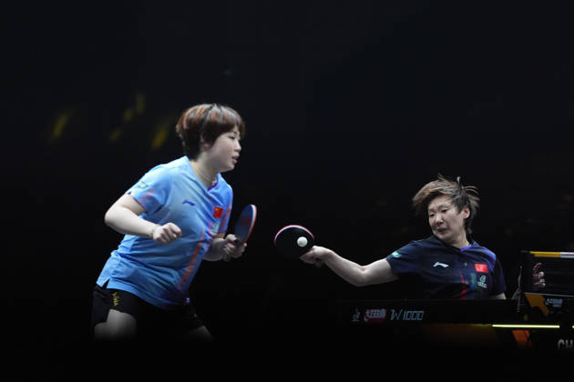 (261010) -- BEIJING, Oct. 10, 2026 -- Wang Manyu(R) Kuai Man of China compete during the women s doubles final match against Harimoto Miwa Hayata Hina of Japan at 2026 World Table tennis, Tischtennis (WTT) China Smash in Beijing, China, Oct. 10, 2026. ) (SP)CHINA-BEIJING-TABLE TENNIS-WTT-CHINA SMASH-WOMEN S DOUBLES (CN) XiexHan 
