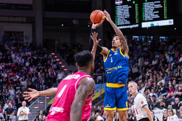 easyCredit Basketball Bundesliga, Telekom Baskets Bonn vs. Science City Jena, 09.10.2026 Terrence Edwards (Science City Jena 5) beim Wurf -- easyCredit Basketball Bundesliga, Telekom Baskets Bonn vs. Science City Jena, 09.10.2026, Telekom Dome Bonn Copyright: xBEAUTIFULxSPORTS Derixx