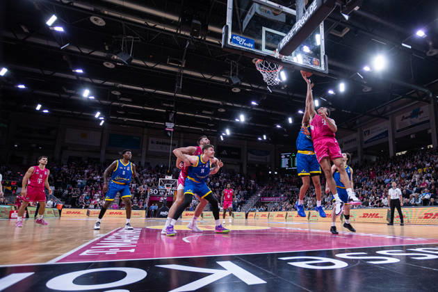 easyCredit Basketball Bundesliga, Telekom Baskets Bonn vs. Science City Jena, 09.10.2026 Justin Onyejiaka (Telekom Baskets Bonn 23) punktet -- easyCredit Basketball Bundesliga, Telekom Baskets Bonn vs. Science City Jena, 09.10.2026, Telekom Dome Bonn Copyright: xBEAUTIFULxSPORTS Derixx