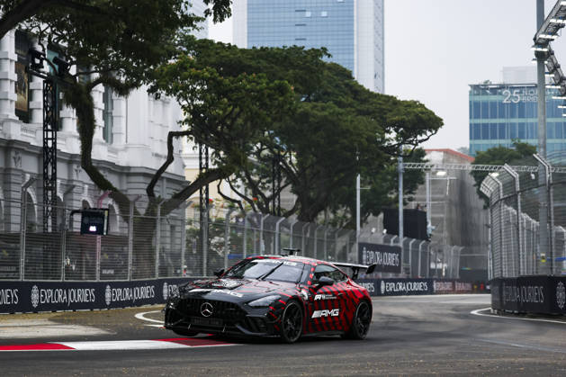 F1 - SINGAPORE GRAND PRIX 2026 Safety car, rain, pluie, during the 2026 Formula 1 Singapore Grand Prix, 17th round of the 2026 Formula One World Championship, WM, Weltmeisterschaft from October 9 to 11, 2026 on the Marina Bay Street Circuit, in Singapore, Singapore - SingaporeSingapore  Copyright: xDPPIx