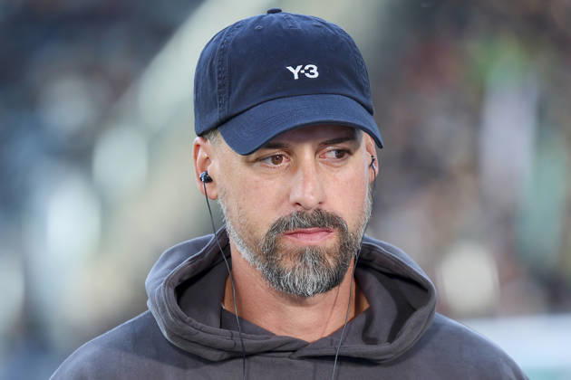 Trainer Sandro Wagner (Hannover 96) schaut waehrend des spiels der 2. Bundesliga zwischen 1. FC Magdeburg und Hannover 96, Avnet Arena am 10. October 2026 in Magdeburg, Deutschland. (Foto von Marco Steinbrenner DeFodi Images) +++ Trainer Sandro Wagner (Hannover 96) looks on during the 2nd Bundesliga match between 1. FC Magdeburg and Hannover 96 at Avnet Arena on October 10, 2026 in Magdeburg, Germany. (Photo by Marco Steinbrenner DeFodi Images) DFB DFL REGULATIONS PROHIBIT ANY USE OF PHOTOGRAPHS AS IMAGE SEQUENCES AND OR QUASI-VIDEO. (Photo by Marco Steinbrenner DeFodi Images) -