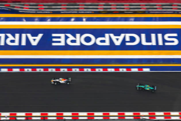 2026 Formula 1 Singapore Grand Prix SINGAPORE - OCT 10: Racing Bulls s driver Arvid Lindblad (L), and Aston Martin s Fernando Alonso, take part in the Sprint Session, during the Formula One Grand Prix of Singapore, at the Marina Bay Street Circuit in Singapore, on October 10, 2026. Daniel Ceng Anadolu Singapore Singapore. Editorial use only. Please get in touch for any other usage.  Copyright: x2026xAnadoluxDanielxCengx
