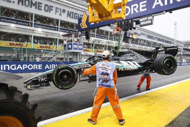 Formula 1 Singapore Airlines Singapore Grand Prix 2026 George Russell (GBR), Mercedes-AMG PETRONAS Formula One Team , W17, Car 63 out of the sprint race during Formula 1 Singapore Airlines Singapore Grand Prix 2026 on October 10., 2026 in Marina Bay Street Circuit, Singapore, Zsombor Toth Singapore Marina Bay Street Circuit Singapore Singapore Copyright: xZsomborxTothx