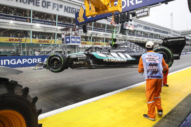 Formula 1 Singapore Airlines Singapore Grand Prix 2026 George Russell (GBR), Mercedes-AMG PETRONAS Formula One Team , W17, Car 63 out of the sprint race during Formula 1 Singapore Airlines Singapore Grand Prix 2026 on October 10., 2026 in Marina Bay Street Circuit, Singapore, Zsombor Toth Singapore Marina Bay Street Circuit Singapore Singapore Copyright: xZsomborxTothx