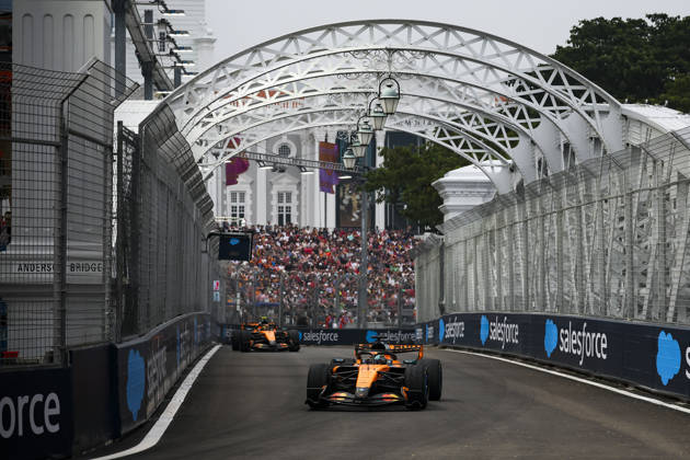 F1 - SINGAPORE GRAND PRIX 2026 81 PIASTRI Oscar (aus), McLaren F1 Team MCL40, action, rain, pluie, during the 2026 Formula 1 Singapore Grand Prix, 17th round of the 2026 Formula One World Championship, WM, Weltmeisterschaft from October 9 to 11, 2026 on the Marina Bay Street Circuit, in Singapore, Singapore - SingaporeSingapore Copyright: xDPPIx