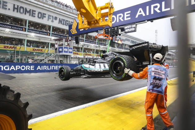 Formula 1 Singapore Airlines Singapore Grand Prix 2026 George Russell (GBR), Mercedes-AMG PETRONAS Formula One Team , W17, Car 63 out of the sprint race during Formula 1 Singapore Airlines Singapore Grand Prix 2026 on October 10., 2026 in Marina Bay Street Circuit, Singapore, Zsombor Toth Singapore Marina Bay Street Circuit Singapore Singapore Copyright: xZsomborxTothx