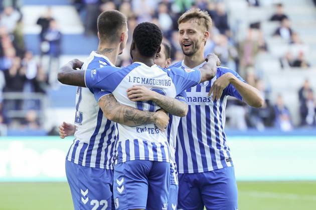 Moritz-Broni Kwarteng (1. FC Magdeburg) bejubelt seinen Treffer mit den Teamkollegen waehrend des spiels der 2. Bundesliga zwischen 1. FC Magdeburg und Hannover 96, Avnet Arena am 10. October 2026 in Magdeburg, Deutschland. (Foto von Marco Steinbrenner DeFodi Images) +++ Moritz-Broni Kwarteng (1. FC Magdeburg) celebrates his goal with teammates during the 2nd Bundesliga match between 1. FC Magdeburg and Hannover 96 at Avnet Arena on October 10, 2026 in Magdeburg, Germany. (Photo by Marco Steinbrenner DeFodi Images) DFB DFL REGULATIONS PROHIBIT ANY USE OF PHOTOGRAPHS AS IMAGE SEQUENCES AND OR QUASI-VIDEO. (Photo by Marco Steinbrenner DeFodi Images) -