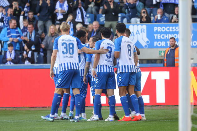 10.10.2026, xgox, Fussball, 2. Bundesliga, 1. FC Magdeburg - Hannover 96 v.l. Magdeburg nach Tor zum 1:0 durch Moritz Broni Kwarteng (Magdeburg, 10) Jubel, Torjubel, jubelt ueber das Tor, celebrate the goal, celebration (DFL DFB REGULATIONS PROHIBIT ANY USE OF PHOTOGRAPHS as IMAGE SEQUENCES and or QUASI-VIDEO) Magdeburg