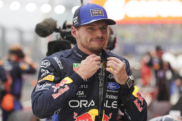 FORMULA 1 SINGAPORE AIRLINES SINGAPORE GRAND PRIX 2026 Max Verstappen (NED) 3 Red Bull Racing in parc ferme after winning the Sprint Race during the Formula 1 Singapore Airlines Singapore Grand Prix 2026, Round 17 of the 2026 Formula 1 World Championship, WM, Weltmeisterschaft from 9th - 11th October 2026 at the Marina Bay Street Circuit, Singapore. Credit: Robbie Hoad Every Second Media Editorial use only. All images are copyright Every Second Media Limited. No images may be reproduced without prior permission. Copyright: xIMAGO EveryxSecondxMediax ESM-2203-0503 RobbiexHoadx xEveryxSecondxMediax