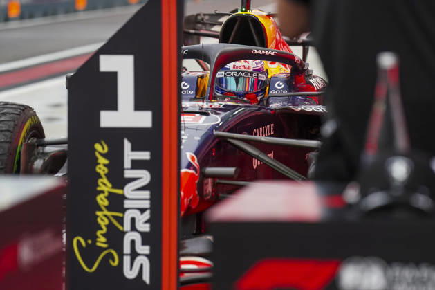 FORMULA 1 SINGAPORE AIRLINES SINGAPORE GRAND PRIX 2026 Max Verstappen (NED) 3 Red Bull Racing in parc ferme after winning the Sprint Race during the Formula 1 Singapore Airlines Singapore Grand Prix 2026, Round 17 of the 2026 Formula 1 World Championship, WM, Weltmeisterschaft from 9th - 11th October 2026 at the Marina Bay Street Circuit, Singapore. Credit: Robbie Hoad Every Second Media Editorial use only. All images are copyright Every Second Media Limited. No images may be reproduced without prior permission. Copyright: xIMAGO EveryxSecondxMediax ESM-2203-0511 RobbiexHoadx xEveryxSecondxMediax