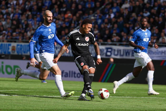 2026.10.10 Fussball 2.Bundesliga SV Darmstadt 98 - Energie Cottbus v.l., Aleksander Vukovic (SV Darmstadt 98), Justin Butler (Energie Cottbus) scores the goal to 0:1 Copyright: HMBxMedia JoaquimxFerreira