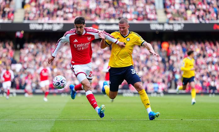 Kai Havertz of Arsenal battles with Nico Elvedi of Leeds United Arsenal v Leeds United, Premier League, Football, Emirates Stadium, London, UK - 10 Oct 2026London Emirates Stadium United Kingdom EDITORIAL USE ONLY No use with unauthorised audio, video, data, fixture lists, club league logos or live services. Online in-match use limited to 120 images, no video emulation. No use in betting, games or single club league player publications. Copyright: xJavierxGarcia Shutterstockx 17204400m