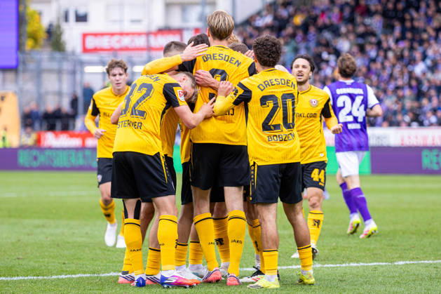 Die Spieler von SG Dynamo Dresden jubeln ueber das Tor zum 1:0 durch Niklas Hauptmann (SG Dynamo Dresden, 27) GER, VfL Osnabrueck vs. SG Dynamo Dresden, Fussball, 2. Bundesliga, 7. Spieltag, Spielzeit 2026 2027, 10.10.2026 DFL Regulations prohibit any use of photographers as image sequences and or quasi-video. GER, VfL Osnabrueck vs. SG Dynamo Dresden, Fussball, 2. Bundesliga, 7. Spieltag, Spielzeit 2026 2027, 10.10.2026 Osnabrueck Copyright: xEibner-Pressefoto JanxRollingerx EP_JSK