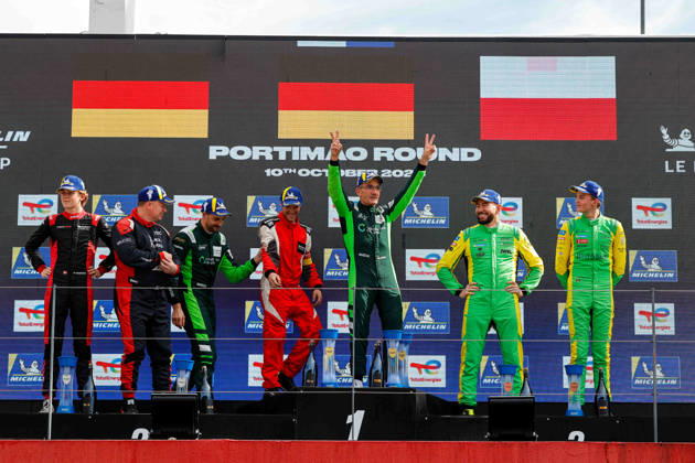AUTO - MLC 2026 - PORTIMAO 71 AUST Stefan (ger), FERNANDEZ-LASER Felipe (ger), Rinaldi Racing, Ligier JS P325 - Toyota, LMP3 Pro Am, 66 PARROW Steve (ger), PEDERSEN Mikkel Gaarde (den), Rinaldi Racing, Ligier JS P325 - Toyota, LMP3 Pro Am, 34 BUKHANTSOV Alexander (uae), WINSLOW James (aus), Inter Europol Competition, Ligier JS P325 - Toyota, LMP3 Pro Am, podium, portrait celebration during the 6th round of the 2026 Michelin Le Mans Cup on the Autodromo Internacional do Algarve from October 8 to 10, 2026 in Portimao, Portugal - PortimaoPortugal Copyright: xPauloxMariax