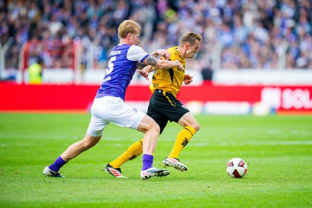 10.10.2026 - Fußball, 2026 2027, 2. Bundesliga, 7. Spieltag, VfL Osnabrück - SG Dynamo Dresden: (L-R) Bjarke Jacobsen (Osnabrück), Niklas Hauptmann (Dresden) DFL REGULATIONS PROHIBIT ANY USE OF PHOTOGRAPHS AS IMAGE SEQUENCES AND OR QUASI-VIDEO.