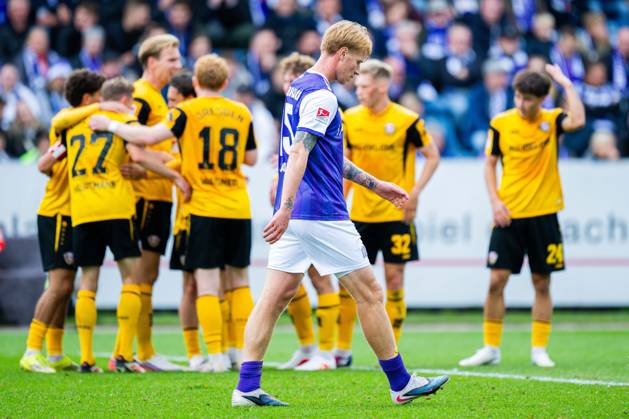 10.10.2026 - Fußball, 2026 2027, 2. Bundesliga, 7. Spieltag, VfL Osnabrück - SG Dynamo Dresden: Jubeltraube nach dem Tor zum 0:1 von Niklas Hauptmann (Dresden), (M) Bjarke Jacobsen (Osnabrück) DFL REGULATIONS PROHIBIT ANY USE OF PHOTOGRAPHS AS IMAGE SEQUENCES AND OR QUASI-VIDEO.