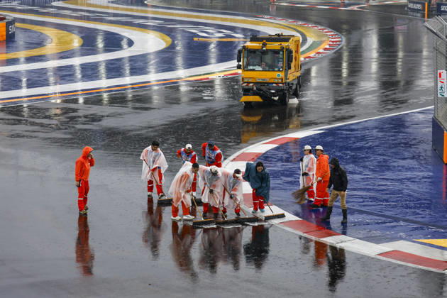 F1 - SINGAPORE GRAND PRIX 2026 Illustration, rain before the start of the sprint race, marshall, commissaire de piste, marshal, marshalls, marshals during the 2026 Formula 1 Singapore Grand Prix, 17th round of the 2026 Formula One World Championship, WM, Weltmeisterschaft from October 9 to 11, 2026 on the Marina Bay Street Circuit, in Singapore, Singapore - SingaporeSingapore  Copyright: xJulienxDelfossex