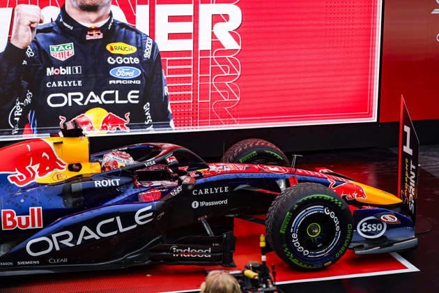 F1 - SINGAPORE GRAND PRIX 2026 VERSTAPPEN Max (nld), Red Bull Racing Ford RB22, portrait, parc fermÃ during the 2026 Formula 1 Singapore Grand Prix, 17th round of the 2026 Formula One World Championship, WM, Weltmeisterschaft from October 9 to 11, 2026 on the Marina Bay Street Circuit, in Singapore, Singapore - SingaporeSingapore  Copyright: xJulienxDelfossex