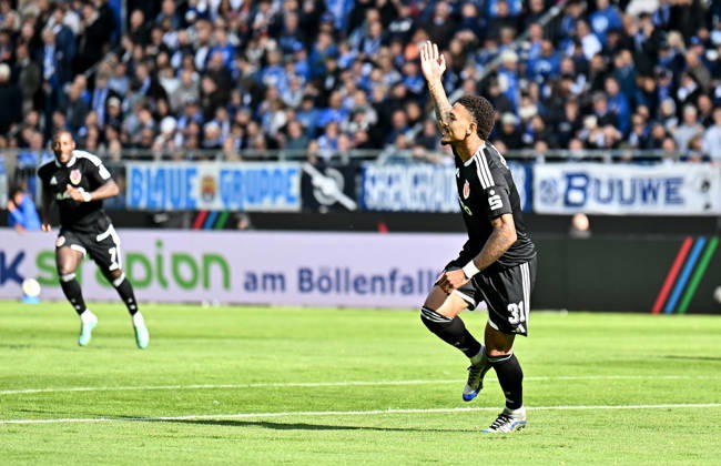 10.10.2026, xfux, Fussball 2.Bundesliga, SV Darmstadt 98 - Energie Cottbus v.l. Torschuetze Torschütze Justin Butler (FC Engerie Cottbus) Torjubel, Jubel, Goal celebration, celebrate the goal zum 0:1 jubelnd bejubelt jubelt jubeln Jubel (DFL DFB REGULATIONS PROHIBIT ANY USE OF PHOTOGRAPHS as IMAGE SEQUENCES and or QUASI-VIDEO) Darmstadt