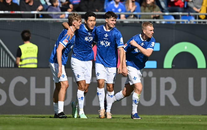 10.10.2026, xfux, Fussball 2.Bundesliga, SV Darmstadt 98 - Energie Cottbus v.l. Nicolas Verkooijen (SV Darmstadt 98), Ho-jae Ho jae Lee (SV Darmstadt 98), Torschuetze Torschütze Noah Weißhaupt Weisshaupt (SV Darmstadt 98), Kai Klefisch (SV Darmstadt 98) Torjubel, Jubel, Goal celebration, celebrate the goal zum 1:1 jubelnd bejubelt jubelt jubeln Jubel (DFL DFB REGULATIONS PROHIBIT ANY USE OF PHOTOGRAPHS as IMAGE SEQUENCES and or QUASI-VIDEO) Darmstadt