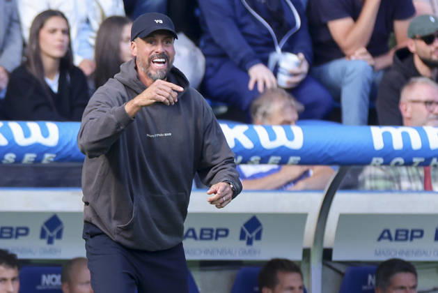 Trainer Sandro Wagner (Hannover 96) gestikuliert waehrend des spiels der 2. Bundesliga zwischen 1. FC Magdeburg und Hannover 96, Avnet Arena am 10. October 2026 in Magdeburg, Deutschland. (Foto von Marco Steinbrenner DeFodi Images) +++ Trainer Sandro Wagner (Hannover 96) gestures during the 2nd Bundesliga match between 1. FC Magdeburg and Hannover 96 at Avnet Arena on October 10, 2026 in Magdeburg, Germany. (Photo by Marco Steinbrenner DeFodi Images) DFB DFL REGULATIONS PROHIBIT ANY USE OF PHOTOGRAPHS AS IMAGE SEQUENCES AND OR QUASI-VIDEO. (Photo by Marco Steinbrenner DeFodi Images) -