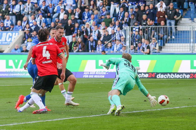 10.10.2026, xgox, Fussball - 2.Bundesliga 1.FC Magdeburg - Hannover 96 emspor, v.l. Tor zum 2:0 durch Emmanuel Iyoha (Magdeburg, 8) (DFL DFB REGULATIONS PROHIBIT ANY USE OF PHOTOGRAPHS as IMAGE SEQUENCES and or QUASI-VIDEO) Magdeburg