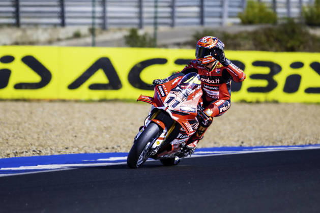 October 10, 2026, Cascais, Lisbon, Portugal: Nicolo Bulega of Aruba.It Racing - Ducati in action during the Superpole of the FIM Superbike World Championship, WM, Weltmeisterschaft at Circuito Estoril on October 10, 2026 in Cascais, Portugal. Cascais Portugal - ZUMAr200 20261010_zsp_r200_038 Copyright: xNunoxReisinhox