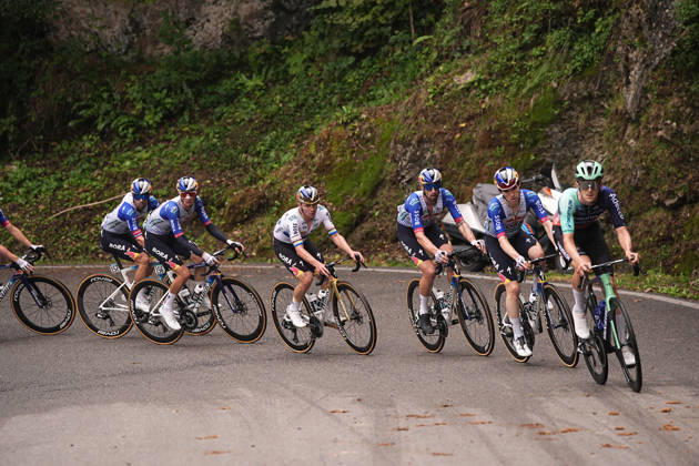 The race , Breakaway on the Val Piana climb, Belgium s Remco Evenepoel of Red Bull - Bora - Hansgrohe (c) during the 120th edition of the Il Lombardia, Tour of Lombardy cycling race, a 239 km one day race from Bergamo to Como on October 10, 2026, Italy.  Copyright: xMarcoxAlpozzi LaPressex