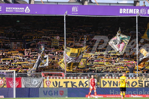 2026.10.10, xkwix, Fußball, 2. Bundesliga, VfL Osnabrück - SG Dynamo Dresden, Stadion an der Bremer Brücke, 7.Spieltag, Saison 2026 2027: Dresden Fans im Gaestebliock DFB regulations prohibit any use of photographs as image sequences and or quasi-video. Photo: xKamilxWilkowskixPressefotoKochx Niedersachsen Deutschland