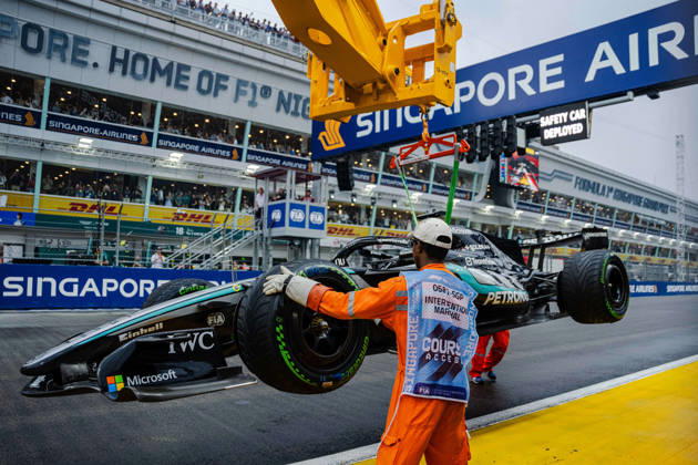 2026 Formula 1 Singapore Grand Prix - Sprint GEORGE RUSSELL (GBR) of Mercedes-AMG PETRONAS Formula One Team CRASH Sprint Race on SATURDAY during the 2026 FORMULA 1 SINGAPORE AIRLINES SINGAPORE GRAND PRIX 2026 at MARINA BAY STREET CIRCUIT SINGAPORE on October 10, 2026. Photo by Tan Jun Da ABACAPRESS.COM Singapore Singapore  Copyright: xJunxDaxTan ABACAx