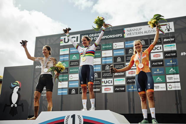 2026 UCI Gravel World Championships Picture by James Raison SWpix.com - 10 10 2026 - Cycling - 2026 UCI Gravel World Championships - Nannup, Western Australia, Australia - Women™s Elite Podium - Marianne Vos (Netherlands) wins the Gold Medal to become World Champion with Rosa Klöser (Germany) receiving the Silver Medal and Larissa Hartog (Netherlands) receiving the Bronze Medal Nannup Australia Copyright: x xSWpix.comx(t axPhotographyxHubxLtd)xJamesxRaison SWpix.comx SWP-3030-24260